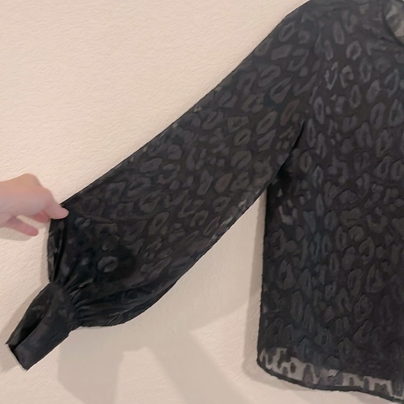 Express Women Tunic XS Black Semi Sheer Animal Print Monochrome Contemporary - Picture 4 of 16